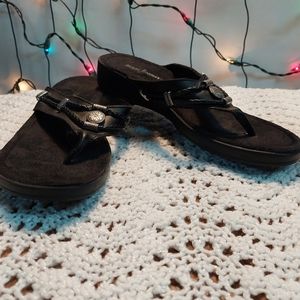 Minnetonka Black Leather Thong Slides